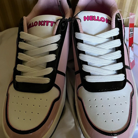 WOMEN’S~HELLO KITTY~SNEAKERS~NIB~ 8 - Picture 6 of 7